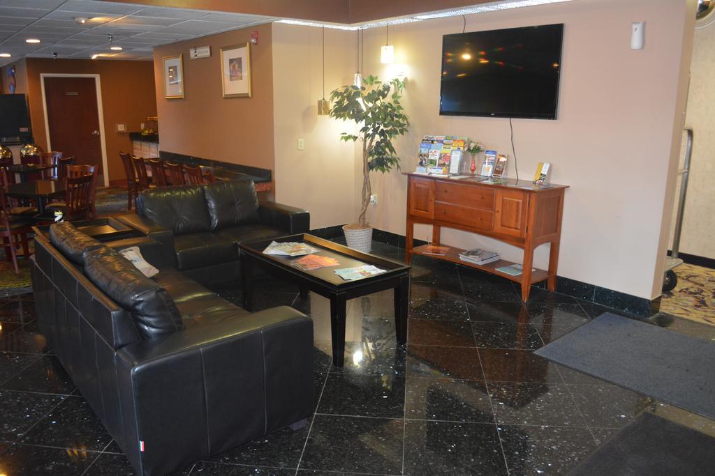 Baymont By Wyndham Hotel South Haven